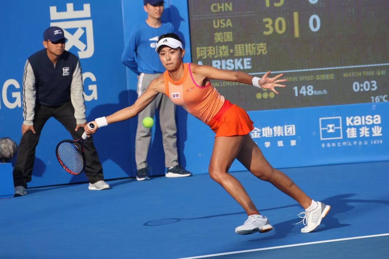 许多球迷和 许多球迷和