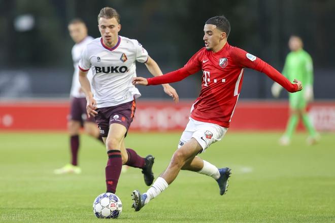 在于中场衔 在于中场衔