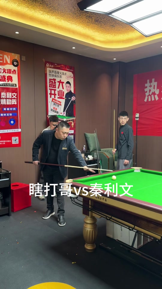 而是话筒前